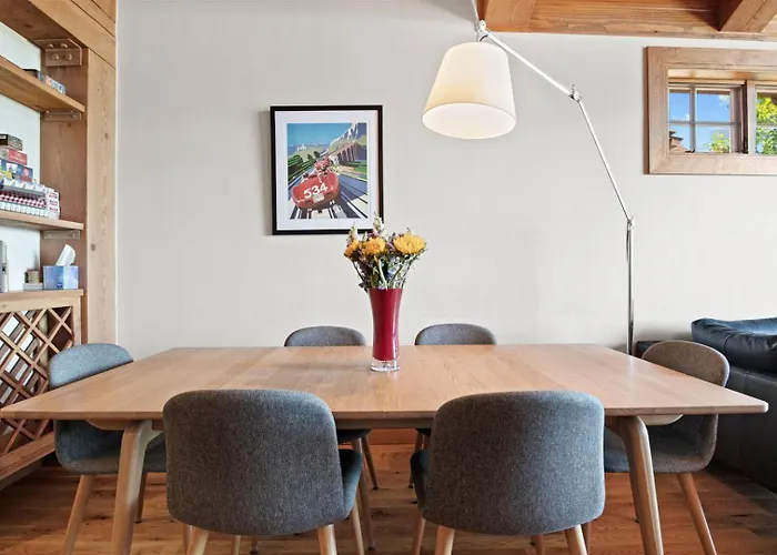Apartment Rmr: Crystal Springs 401 In *